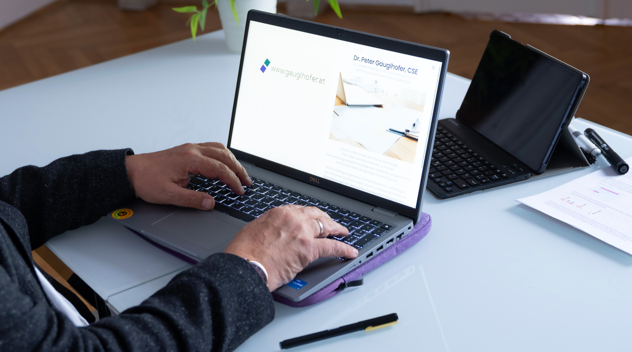 Dr. Peter Gauglhofer beim Kundengespräch